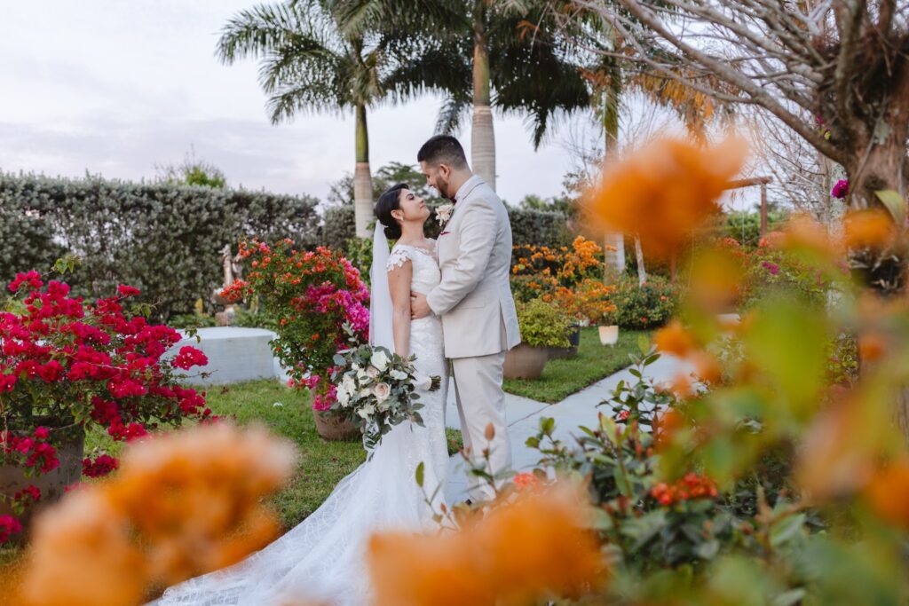 outdoors bilingual wedding in miami